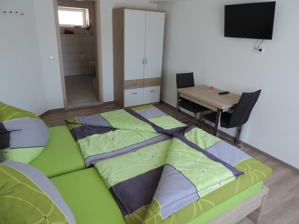 Pension Am Kirchberg Wehringen 部屋 写真